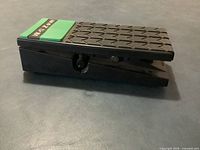 Side profile of Bespeco VM-13 Zum volume pedal closed position