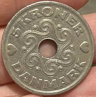 Obverse showing 5 KRONER DANMARK and scroll motif