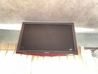 Front view of Samsung 32" TV mounted on wall