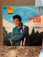 Front cover of Elvis’ Christmas Album showing artwork and catalog number