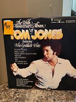 Front cover of Tom Jones 2-LP greatest hits album