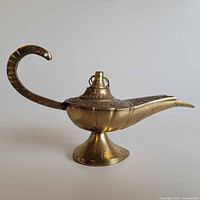 right side view showing spout, lid, handle and base