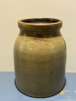 Front view showing embossed maker mark