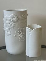 Both vases side by side on table