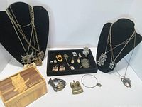 Lot overview showing all jewelry on displays and wood box