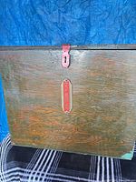 Front view showing Coleman logo and latch