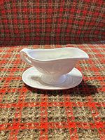 Side view showing gravy boat profile and underplate