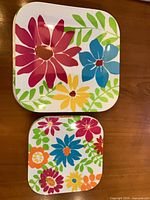 Side-by-side dinner and side plate for size comparison