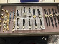 Tray overview showing all wristwatches and ring watches