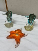 Overall view of the two seahorse figurines and starfish