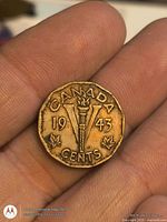 Reverse of 1943 Canadian 5 cent coin showing V, torch and date