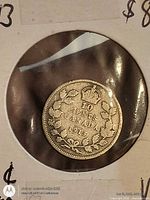 Reverse of 1913 Canada 10 cent coin showing crowned wreath and date