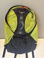 Front view of green and black Osprey Syncro 25 backpack