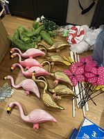 Overview of flamingos, gold birds, pinwheels, mesh, tulle