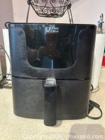 Front view of Ultima Cosa air fryer showing exterior condition