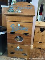 front view closed showing labels and knobs