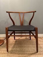 Front view of oak wishbone chair showing Y-back and leather seat