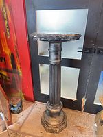 Full view of pedestal stand