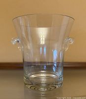 Full view of ice bucket front