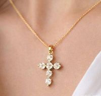 Pendant on model chain displaying size and appearance.