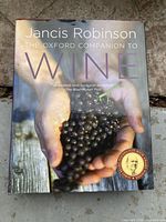 Front cover of hardcover book The Oxford Companion to Wine by Jancis Robinson