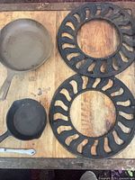 Top view of both skillets and both grates on table