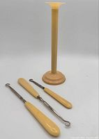 Lot overview: hat stand and three button hooks