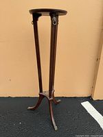 Full view of pedestal front profile