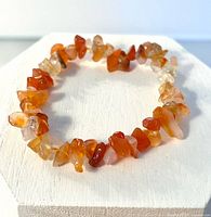 Top view of carnelian agate chip stretch bracelet