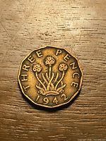 Reverse of 1942 threepence showing thrift plant and denomination