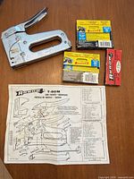 Staple gun, three staple boxes, instruction sheet