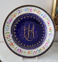 Front view showing entire plate design