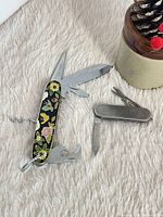 Both pocket tools overview on fabric surface