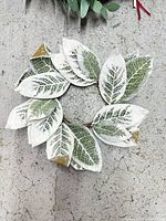 Small variegated leaf wreath