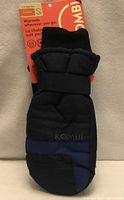 Front view of one Kombi Junior Snowblader mitten with tag attached
