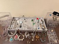 Full lot overview on table showing all jewellery pieces