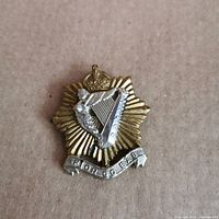 Front view of Irish Regiment of Canada cap badge