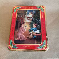 Top view showing Christmas illustration, date, weight and Oreo logo