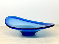 Side profile of cobalt blue Selandia bowl showing shape and color