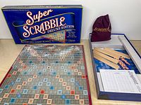 Box, rotating board, tile bag, contents overview