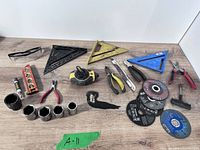 Group overview of all hand tools, sockets, squares and discs