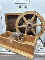 Overall view of wheel, tray and chandelier crown