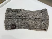 Top view of entire headband showing knit pattern