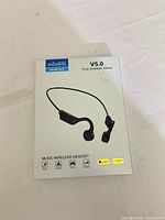 Front of BL15 Wireless headset retail box showing product image and V5.0 Bluetooth spec