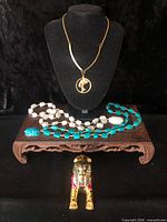 All items overview on display bust and stand