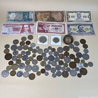 Overall view of banknotes, coins, holders and container