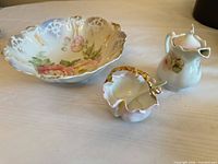 Overall view of three porcelain pieces