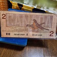 Reverse of 1986 $2 note showing American robins and serial number