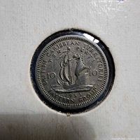 Reverse of coin showing Caravel ship, denomination and inscriptions