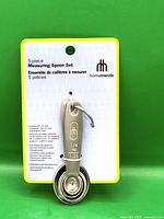 Front of sealed Hometrends 5-piece measuring spoon set on card